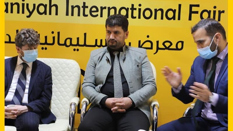 بەرێوەبەری گشتی پێشانگا هاورێ لەگەڵ بەرێوەبەری پەیوەندییەکان پێشوازیان لە کونسوڵی فەرەنسا کرد لە ناو هۆڵی پێشانگای نێودەوڵەتی سلێمانی بۆ کتێب